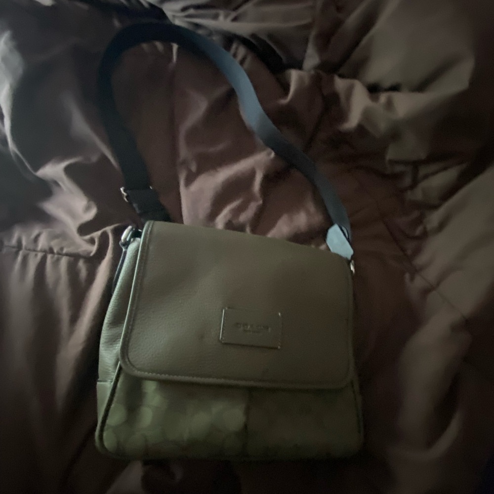 This Olive/Army green purse or Map bag as Coach calls it. Used once just bought.